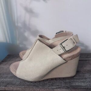 New Clarks wedge suede sandals sling back size 6 light beige